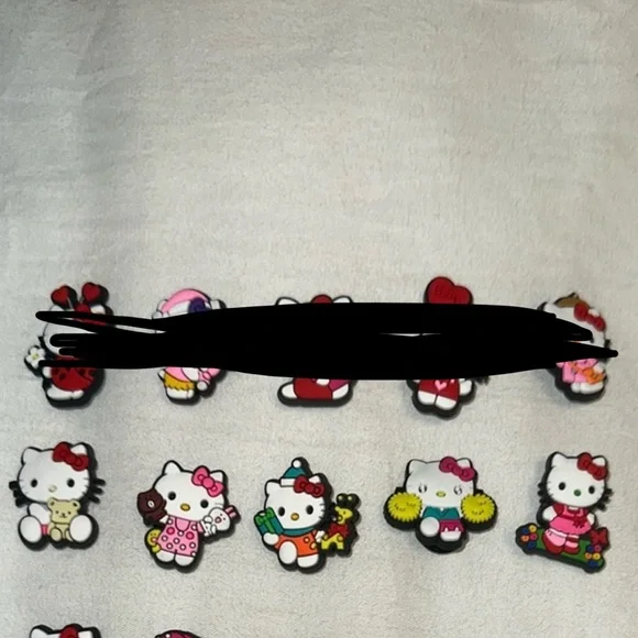 COPY - Hello kitty croc charms 2/10 - Picture 3 of 4
